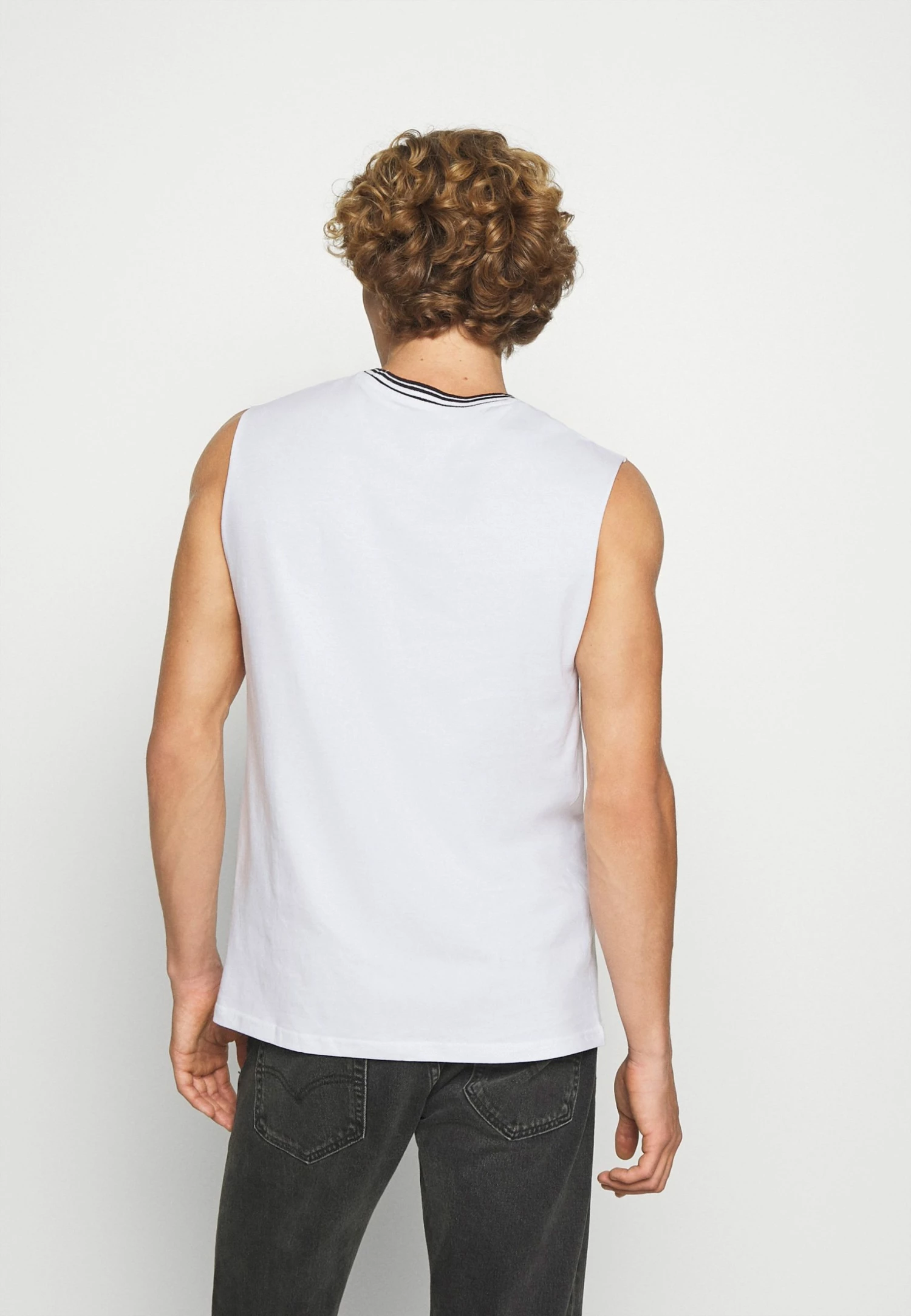 YOURTURN UNISEX - Débardeur Prix Sacrifiés t shirt Col rond all 5 YOURTURN UNISEX - Débardeur Prix Sacrifiés t shirt Col rond all – Image 3