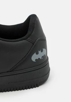 Prix Équitable YOURTURN BATMAN UNISEX - Baskets basses sneaker Rond all -YOURTURN Soldes 2022 10ff1bd7f6f24a339b85410b0f9ed5b8