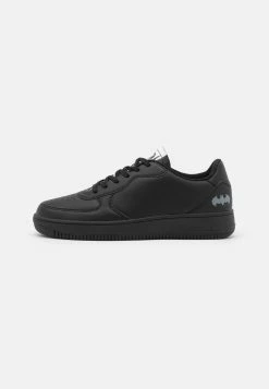 YOURTURN Prix Légers BATMAN UNISEX - Baskets basses sneaker Rond all -YOURTURN Soldes 2022 4bf46aa280344239a3dbb14d19e52185