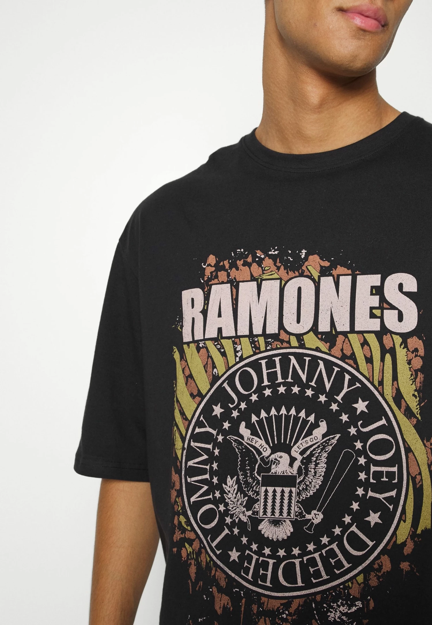 YOURTURN RAMONES TEE UNISEX - T-shirt imprimé Soldes t shirt Col rond all 8 YOURTURN RAMONES TEE UNISEX - T-shirt imprimé Soldes t shirt Col rond all – Image 6