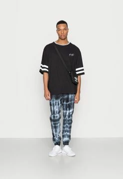 YOURTURN Soldes En Ligne BIG OLD SCHOOL - T-shirt imprimé t shirt Col rond all 8 YOURTURN Soldes En Ligne BIG OLD SCHOOL - T-shirt imprimé t shirt Col rond all -YOURTURN Soldes 2022 ad97c9e718164e1fb5c41d88353613fd