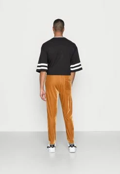 Prix Abordable YOURTURN FESTIVE JOGGER - Pantalon de survêtement trouser Haute all 9 Prix Abordable YOURTURN FESTIVE JOGGER - Pantalon de survêtement trouser Haute all -YOURTURN Soldes 2022 af26f406eeba40fba4880c6d426b3cf9