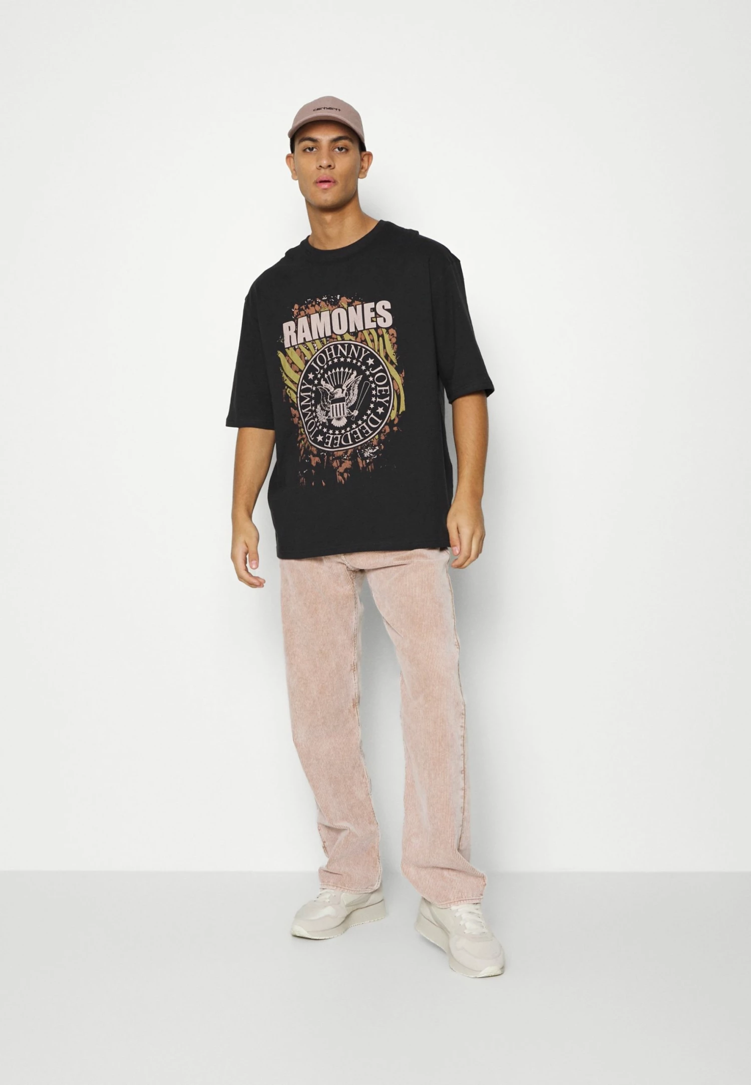 YOURTURN RAMONES TEE UNISEX - T-shirt imprimé Soldes t shirt Col rond all 4 YOURTURN RAMONES TEE UNISEX - T-shirt imprimé Soldes t shirt Col rond all – Image 2